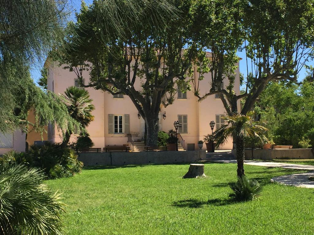 Le Chateau Des Anglades Hyeres Exterior photo